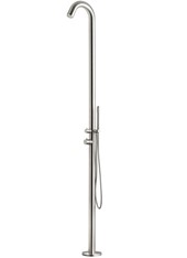 MEMENTO art. 855000 Doccia per esterno in acciaio Inox 316L con soffione, supporto doccetta, doccetta, flessibile, miscelatore doccia con due uscite. Completa di fissaggio a pavimento.